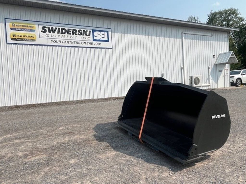 Develon 3.5yd Bucket Equipment Image0