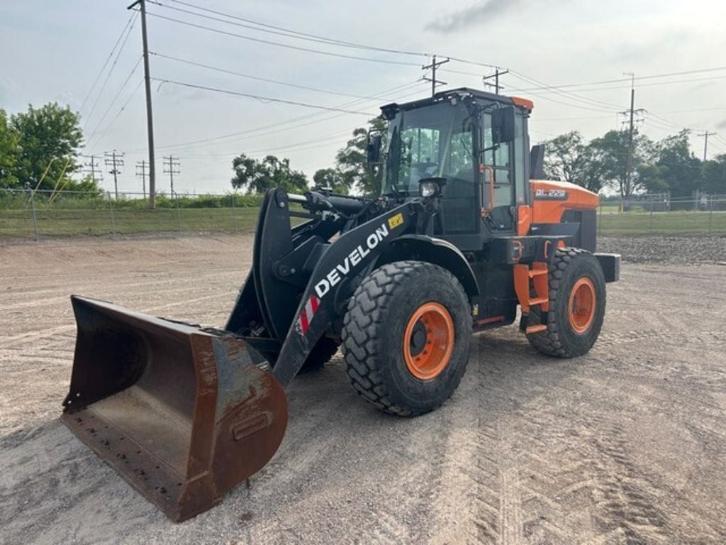 Develon DL220-7 Equipment Image0