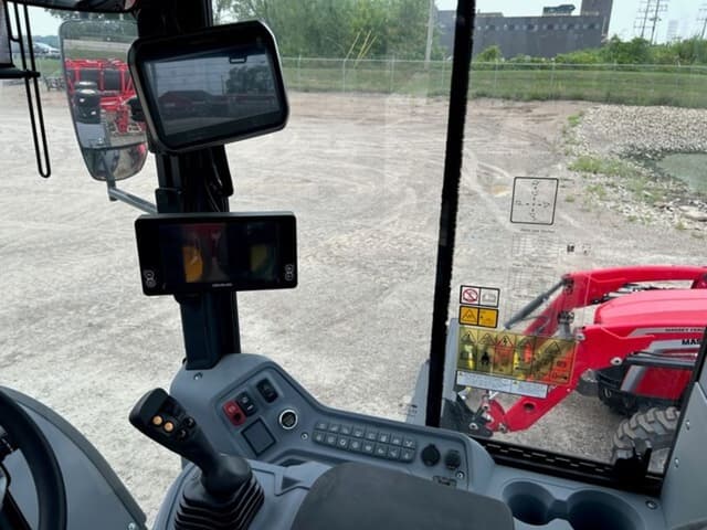 Image of Develon DL220HL-7 equipment image 4