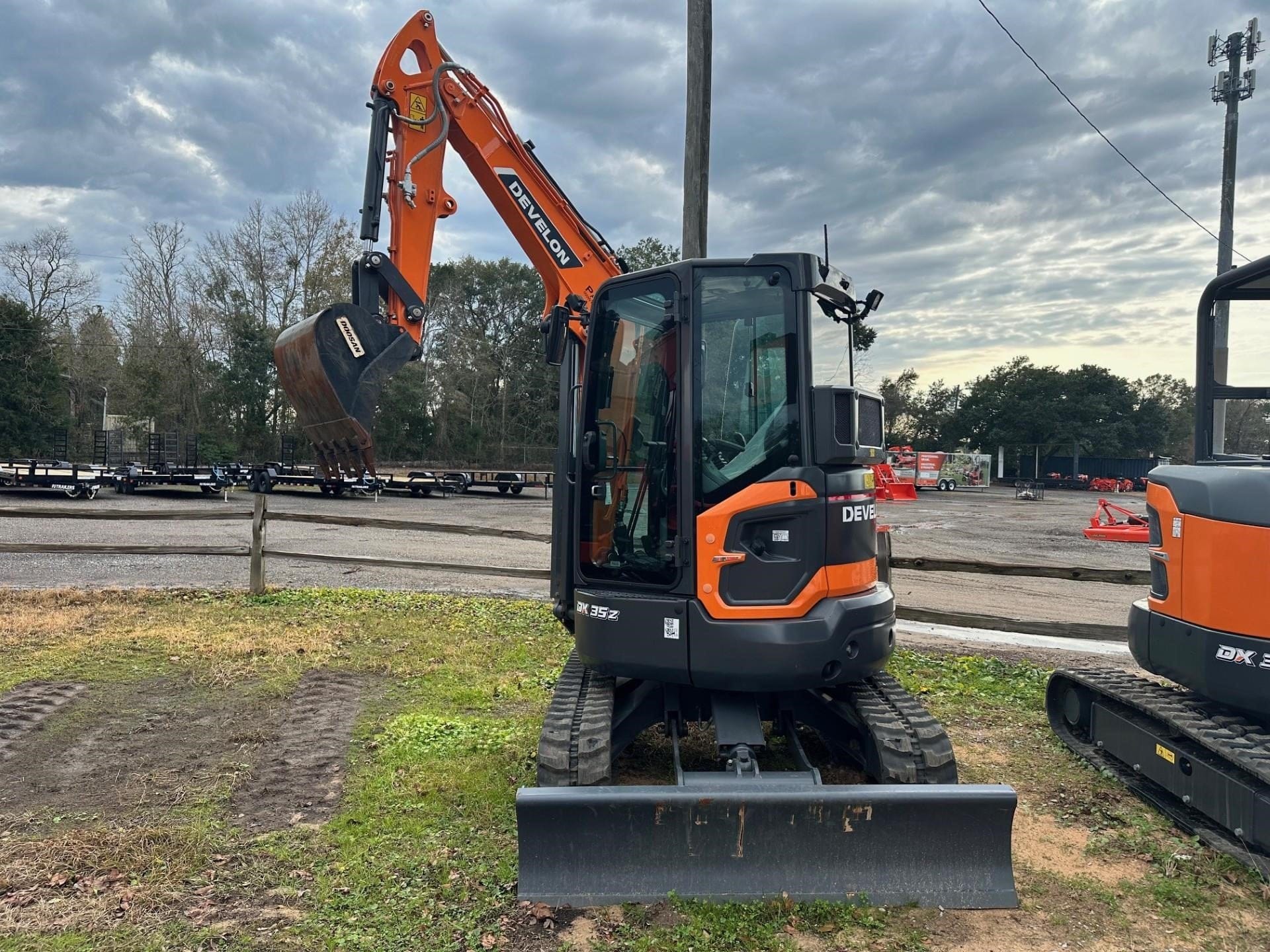 2024 Develon DX35Z-7 Equipment Image0