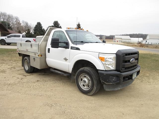 Image of Ford F-350 equipment image 3