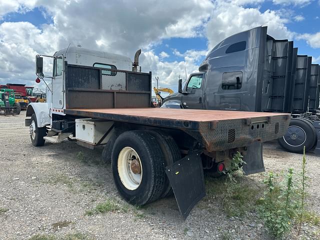 Image of Freightliner FLC equipment image 3