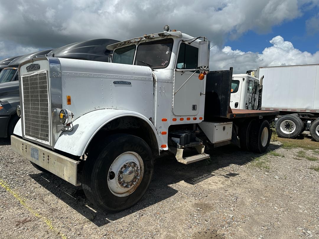 Image of Freightliner FLC Primary image