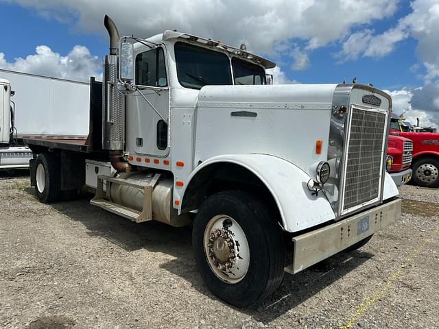 Image of Freightliner FLC equipment image 1