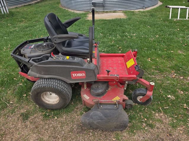 Image of Toro Titan Z 5200 equipment image 1