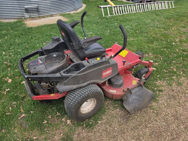 Image of Toro Titan Z 5200 equipment image 2