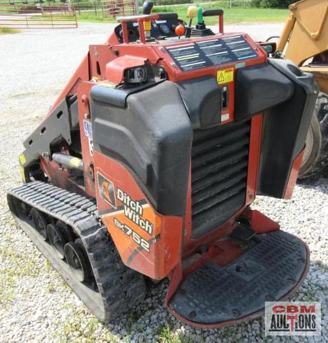Image of Ditch Witch SK752 equipment image 2