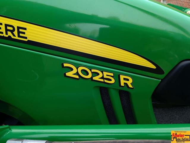 Image of John Deere 2025R equipment image 1