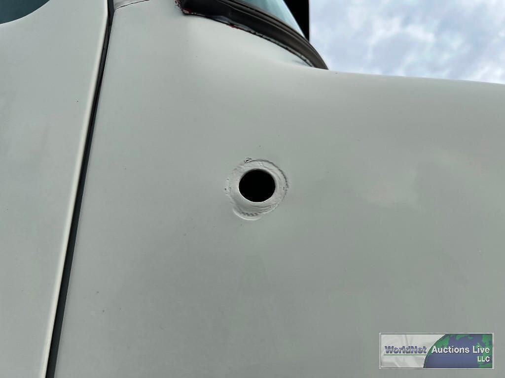 Main image White GMC ACL64 39