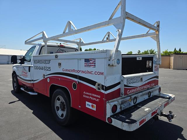 Image of Ford F-350 equipment image 3