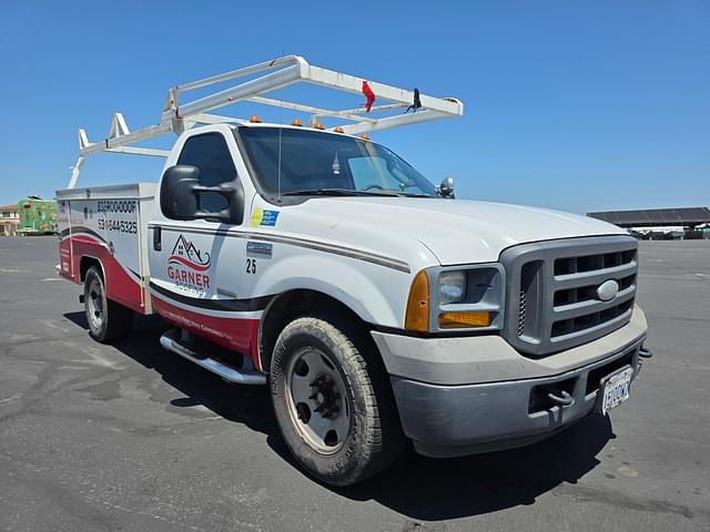 Image of Ford F-350 equipment image 1