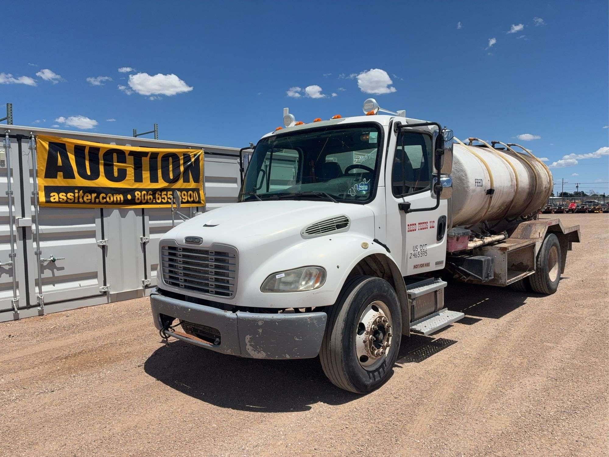 2007 Freightliner M2 106 Equipment Image0