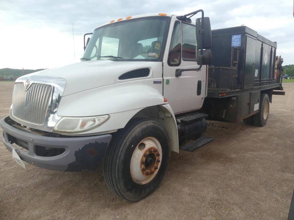 2008 International Durastar 4300 Equipment Image0