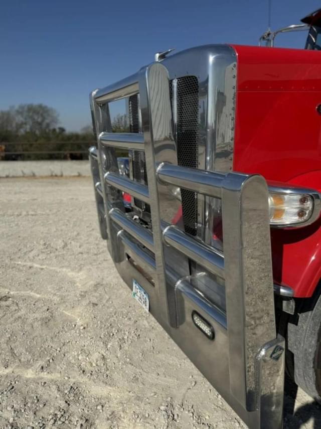Image of Peterbilt 389 equipment image 4