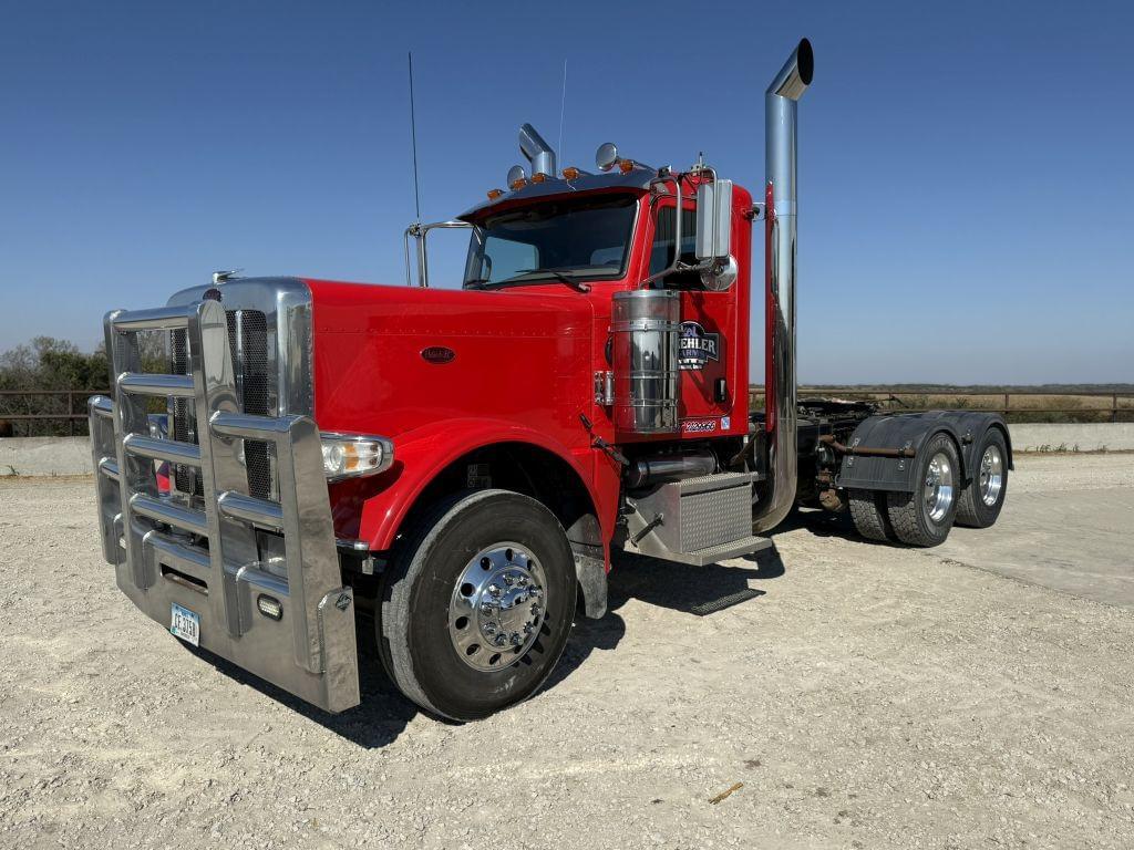 Image of Peterbilt 389 Primary image