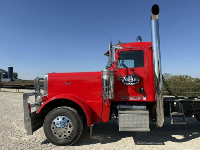 Image of Peterbilt 389 equipment image 1