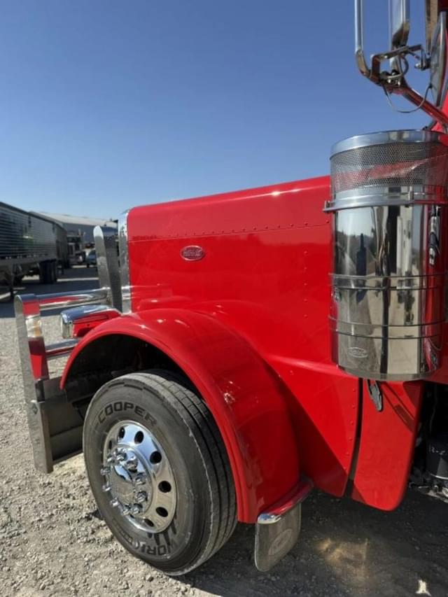 Image of Peterbilt 389 equipment image 2