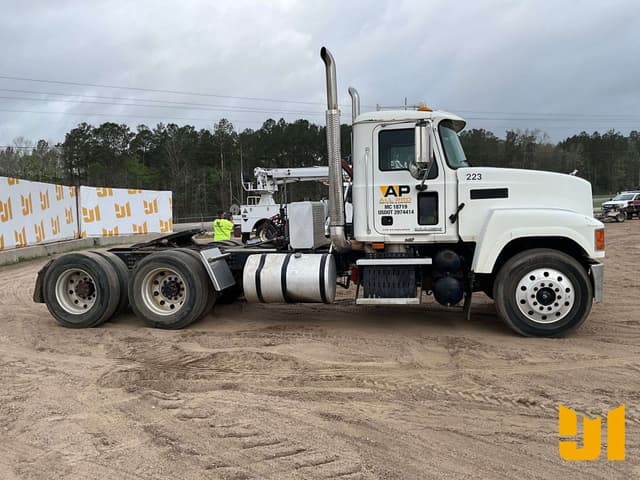 Image of Mack Pinnacle CHU613 equipment image 3