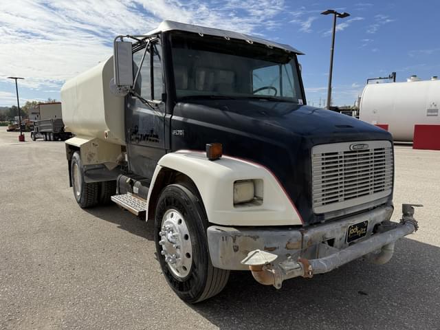 Image of Freightliner FL70 equipment image 2