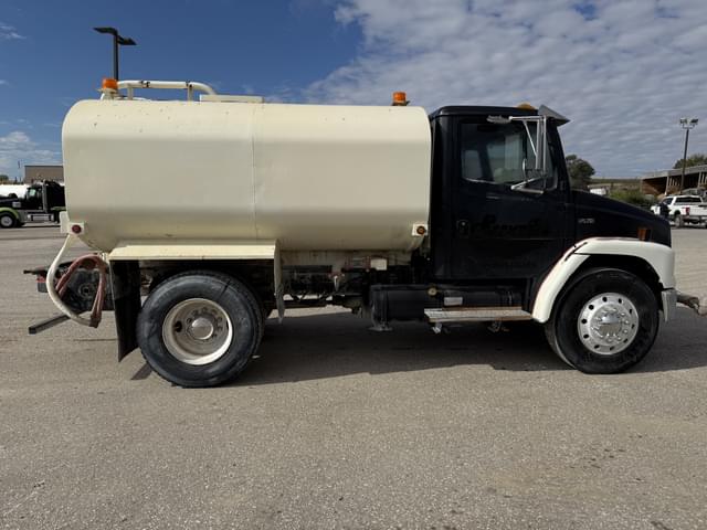 Image of Freightliner FL70 equipment image 4