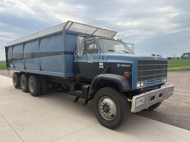 Image of Chevrolet Kodiak 70 equipment image 2