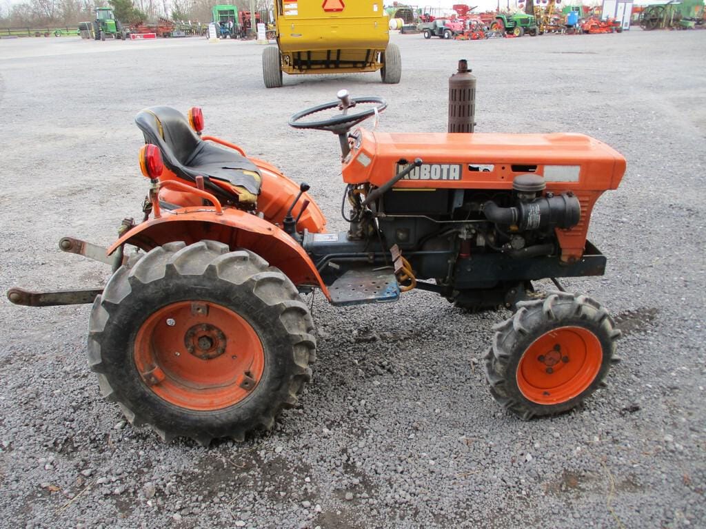 Main image Kubota B7001