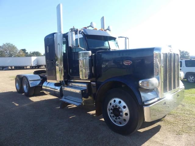 Image of Peterbilt 389 equipment image 1