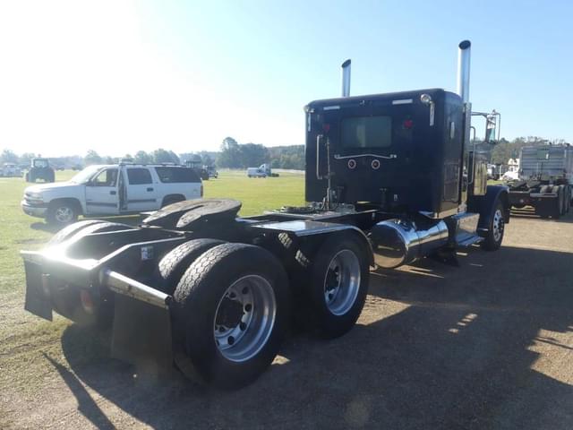 Image of Peterbilt 389 equipment image 2