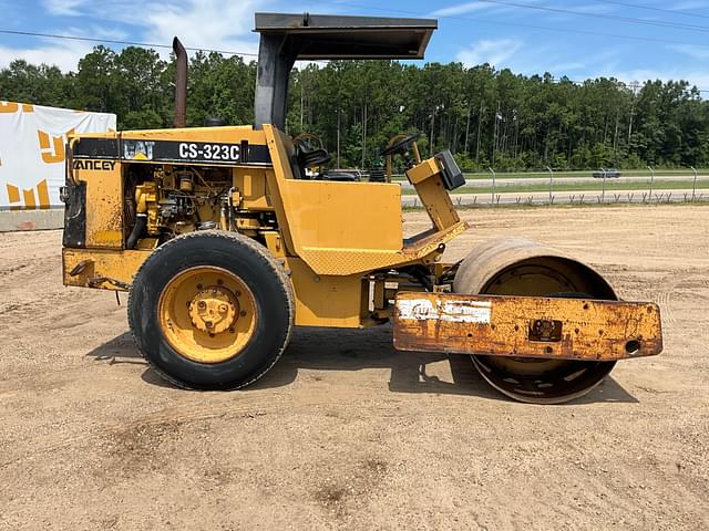 Image of Caterpillar CS-323C equipment image 3