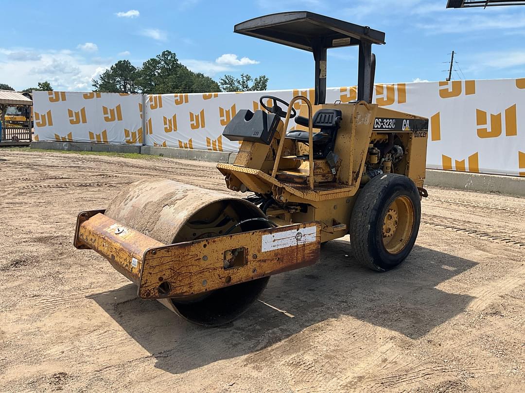 Image of Caterpillar CS-323C Primary image