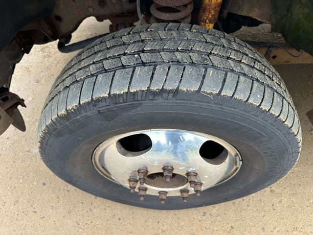 Image of Ford F-450 equipment image 3