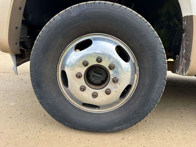 Image of Ford F-450 equipment image 2