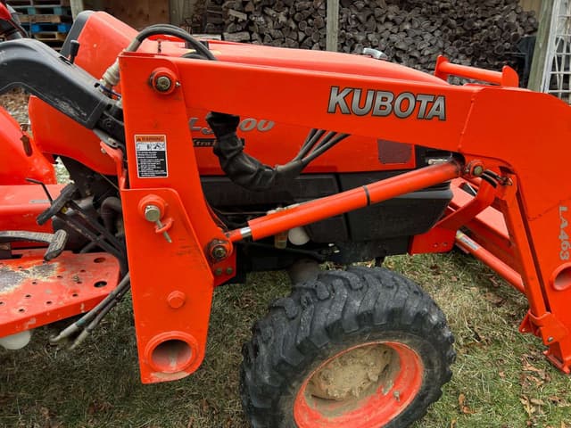 Image of Kubota L3400 equipment image 4