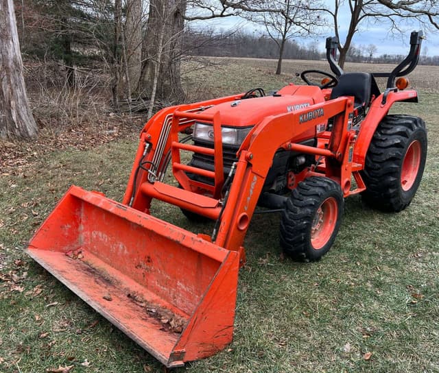 Image of Kubota L3400 equipment image 1