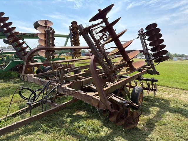 Image of John Deere 235 equipment image 2