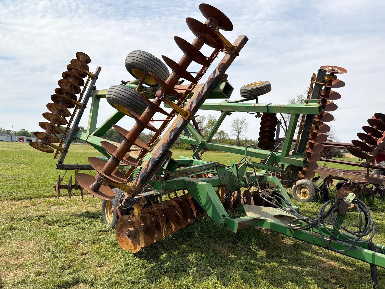 John Deere 630 Equipment Image0