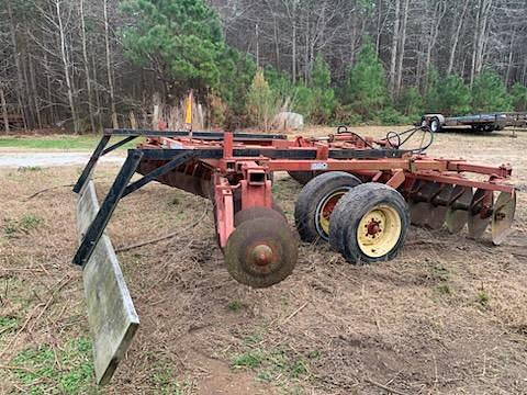 Image of Massey Ferguson 520 equipment image 4