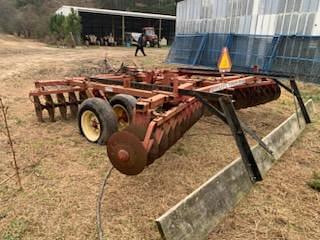 Image of Massey Ferguson 520 equipment image 2