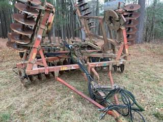 Image of Massey Ferguson 820 Image 1