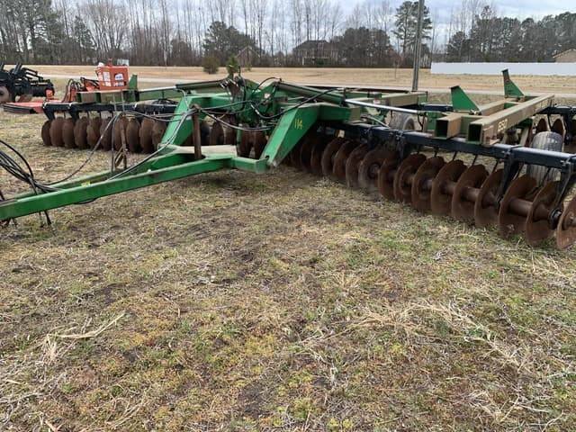 Image of John Deere 650 equipment image 1