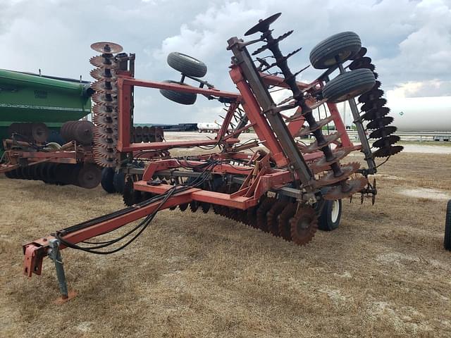Image of International Harvester 496 equipment image 1