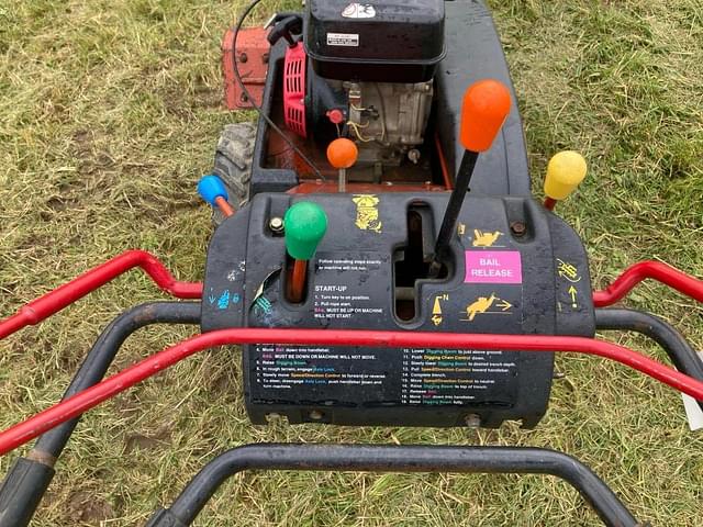 Image of Ditch Witch 1030 equipment image 4