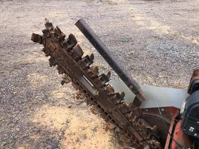 Image of Ditch Witch 1030 equipment image 4