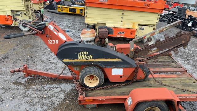 Image of Ditch Witch 1230 equipment image 4