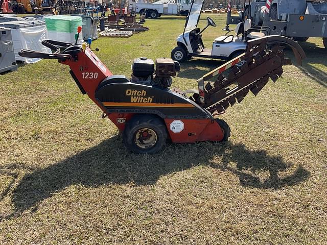 Image of Ditch Witch 1230 equipment image 3