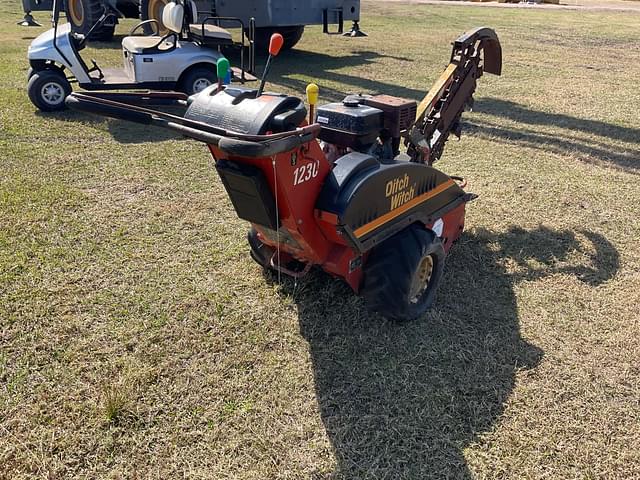 Image of Ditch Witch 1230 equipment image 4