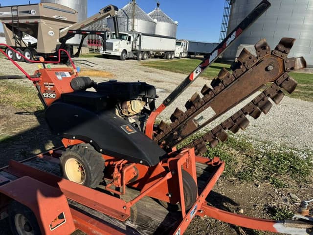 Image of Ditch Witch 1330 equipment image 3