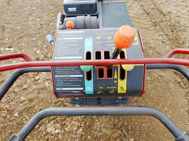 Image of Ditch Witch 1330 equipment image 4