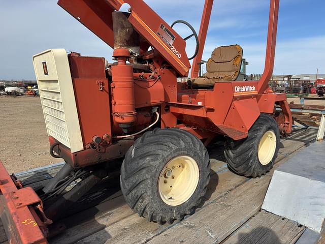 Image of Ditch Witch 2300 equipment image 3