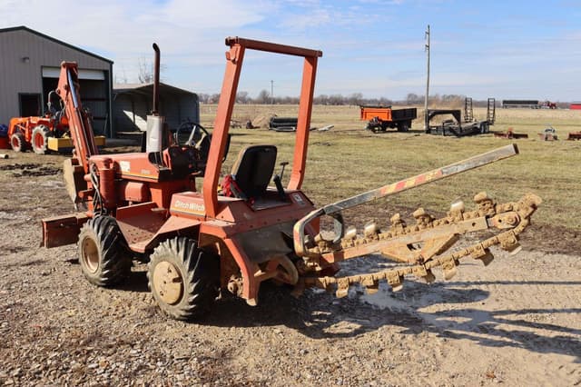 Image of Ditch Witch 2300 equipment image 3